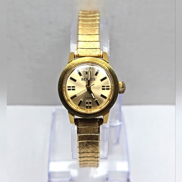 Womens Vintage Benrus Manual Wind Watch 10k R.G.F Stretch Band Runs Unique Retro